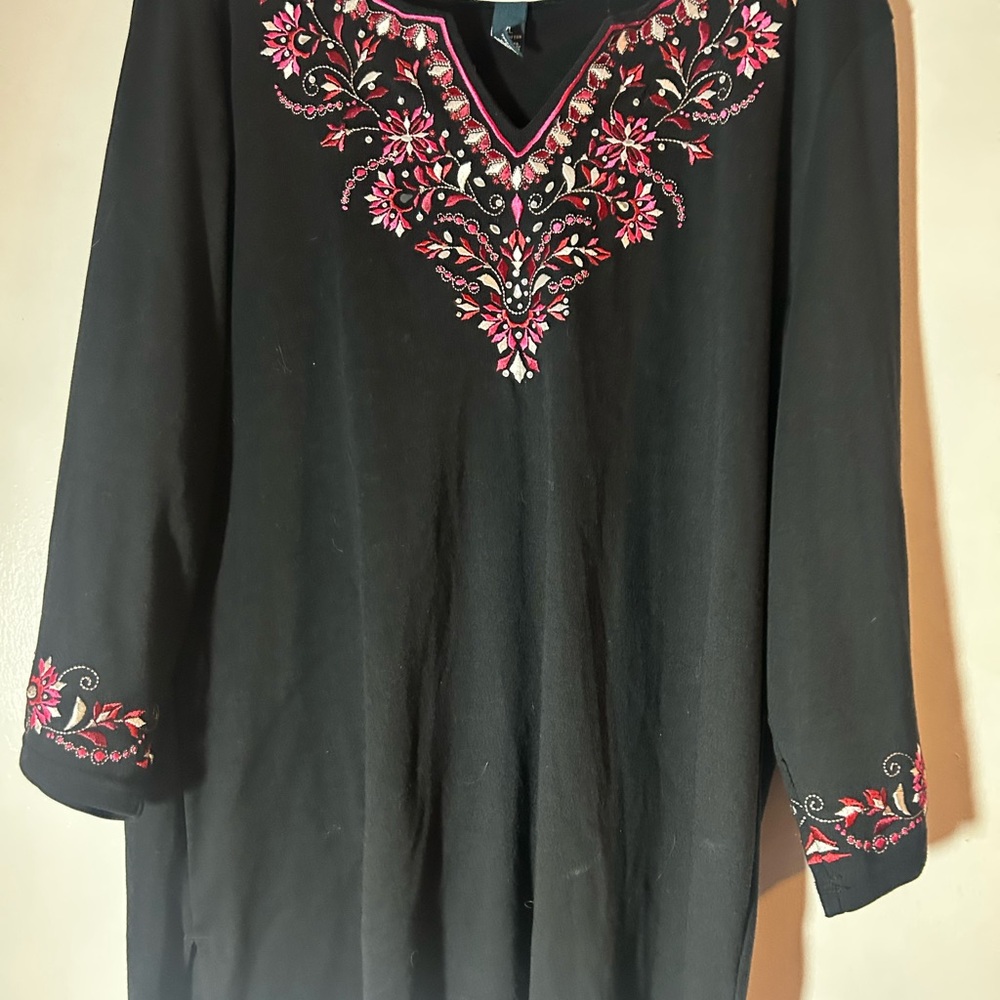Karen Scott XL Black Top Pink Embroidered sequins Mom Core